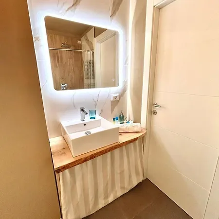 Fiera Maison בית הארחה 3*